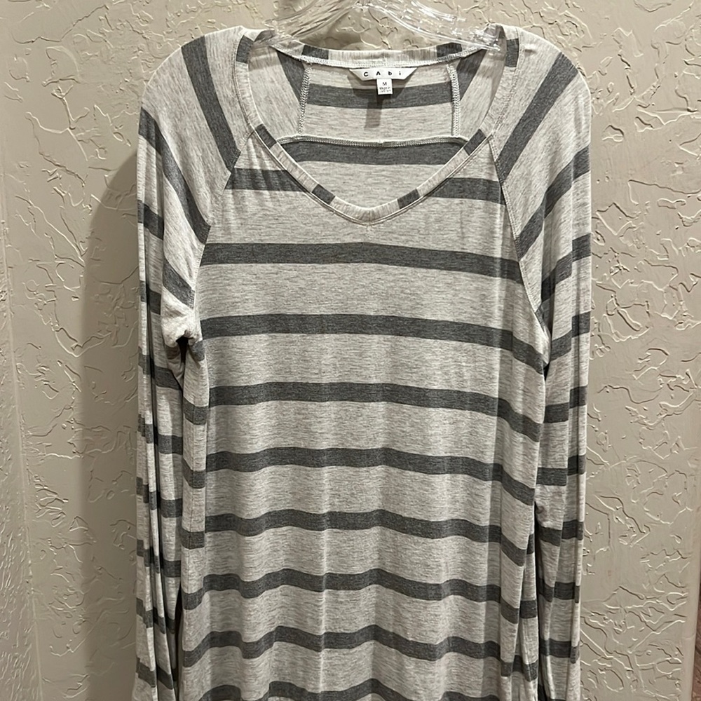 CAbi v-neck tshirt, Medium